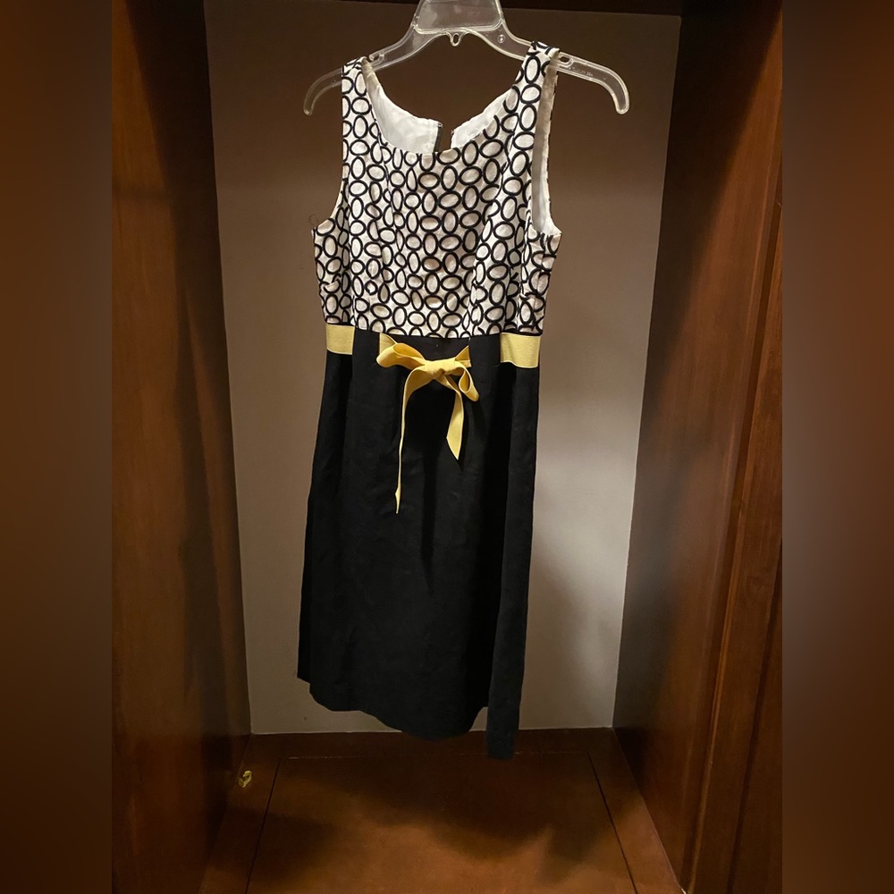 Jessica Howard Size 6 white and black cocktail dress